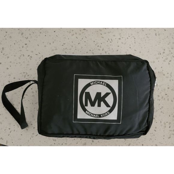 Michael Kors Women’s Packable Full Zip Outerwear Rain Jacket - Picture 7 of 8